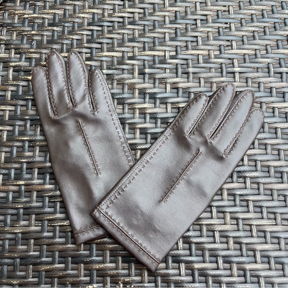 Ladies dark brown vintage gloves - Picture 2 of 4